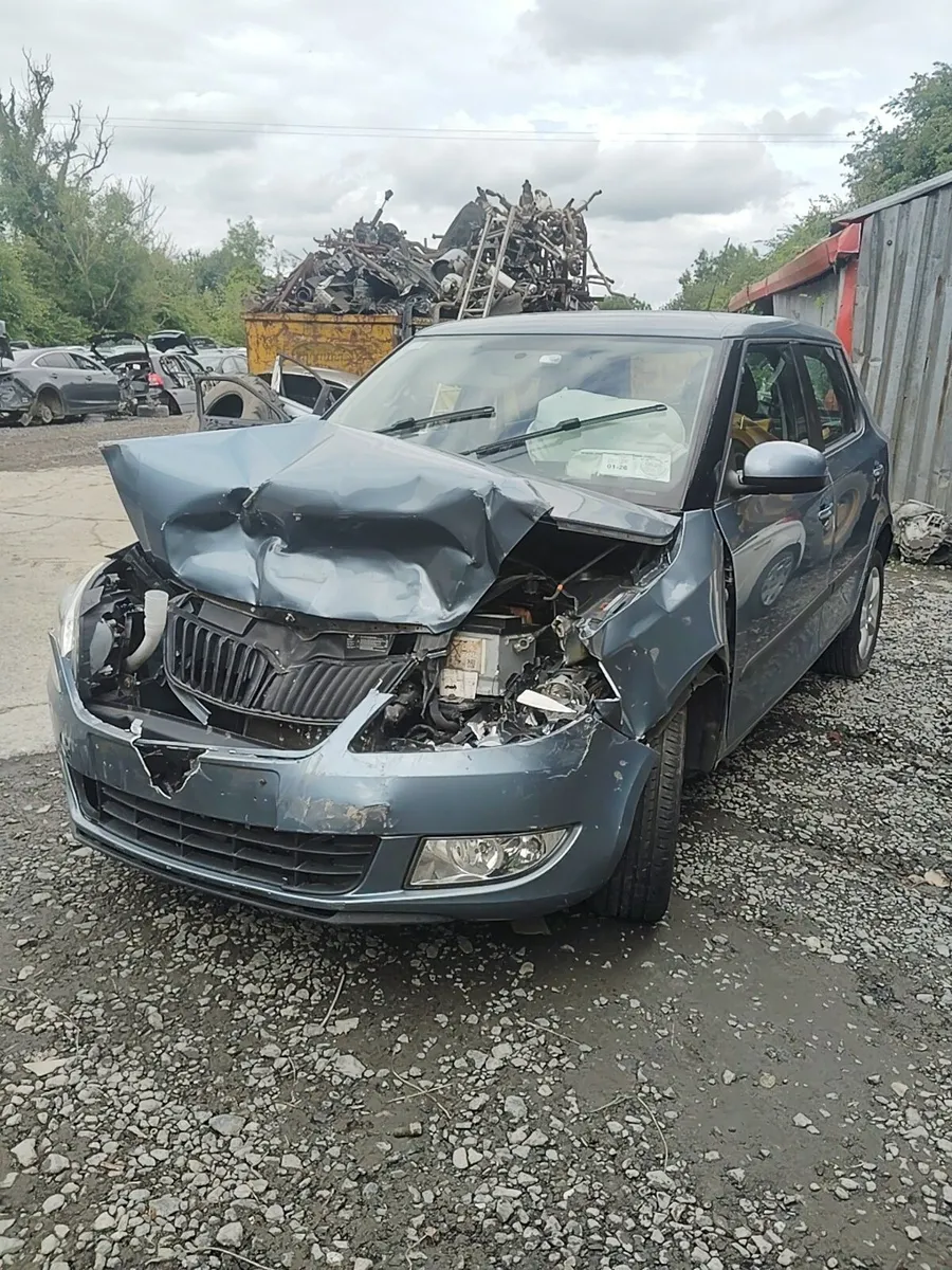 Breaking Skoda fabia 2010 1.2 chfa - Image 3