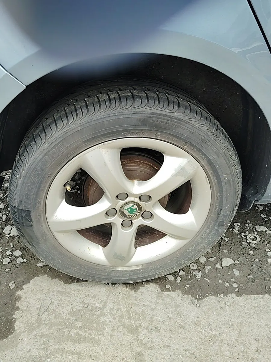 Breaking Skoda fabia 2010 1.2 chfa - Image 4