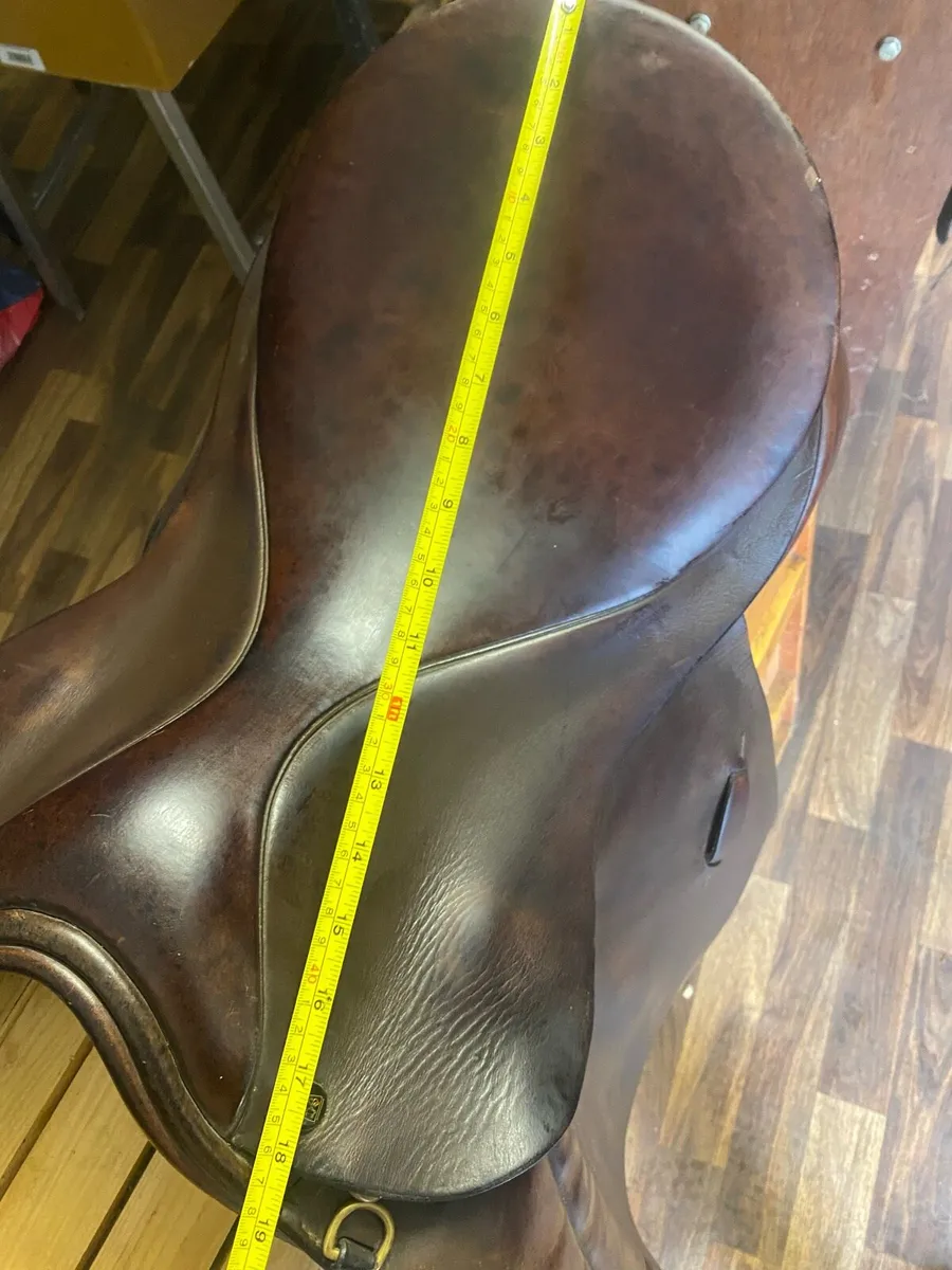 Derby house brown Leather saddle - Image 3