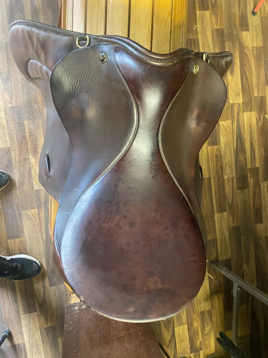 Derby house brown Leather saddle - Image 4