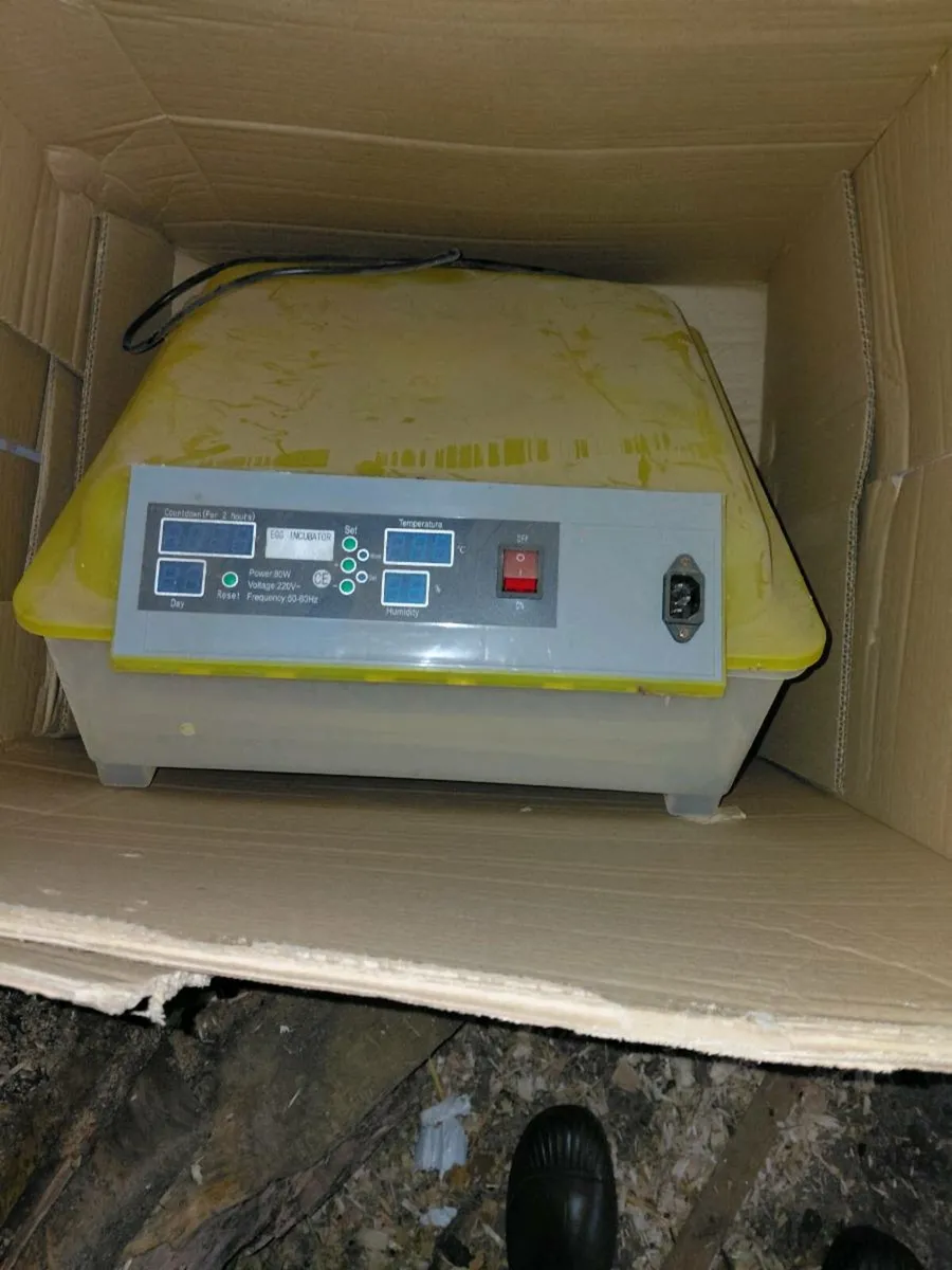 2 incubators - Image 2