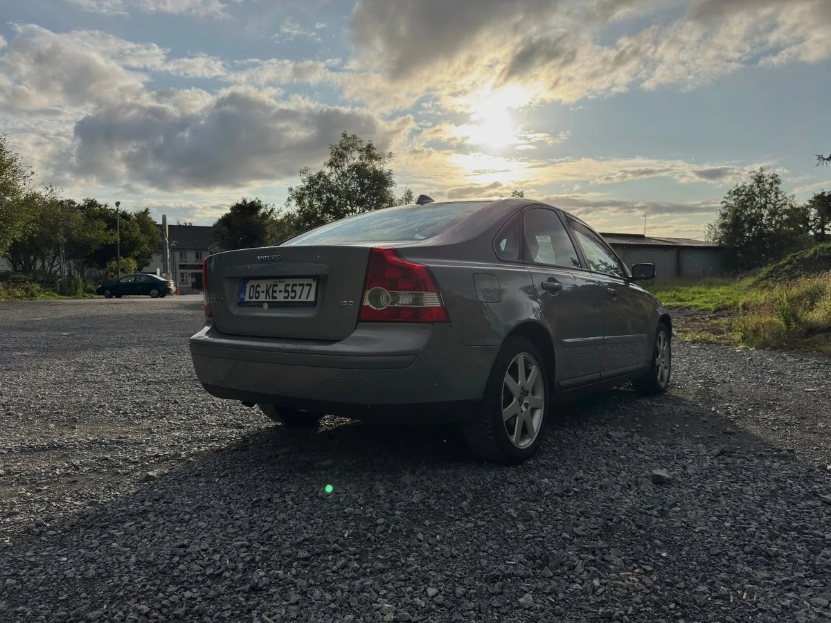 WITH NEW NCT VERY CLEAN VOLO S40 1,6D SE 4DR - Image 3