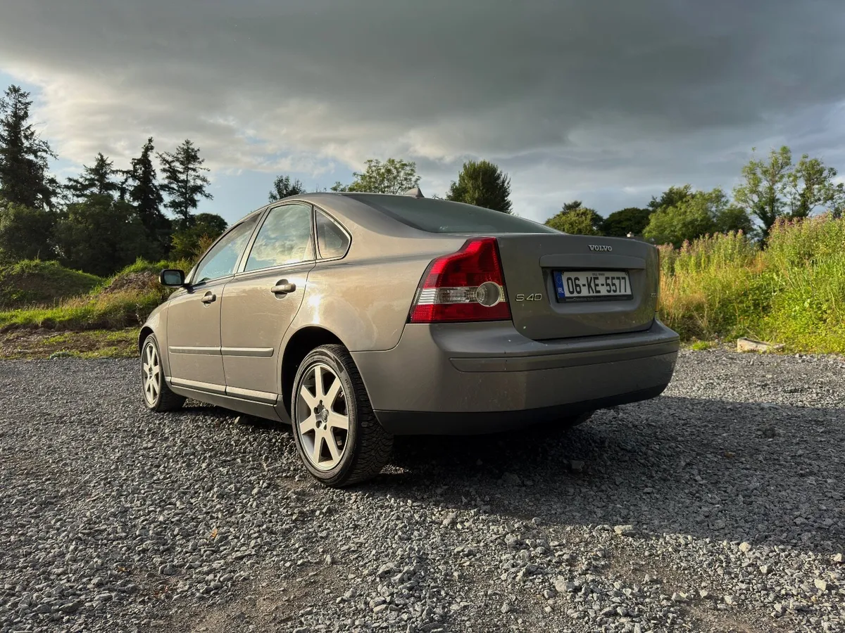 WITH NEW NCT VERY CLEAN VOLO S40 1,6D SE 4DR - Image 4
