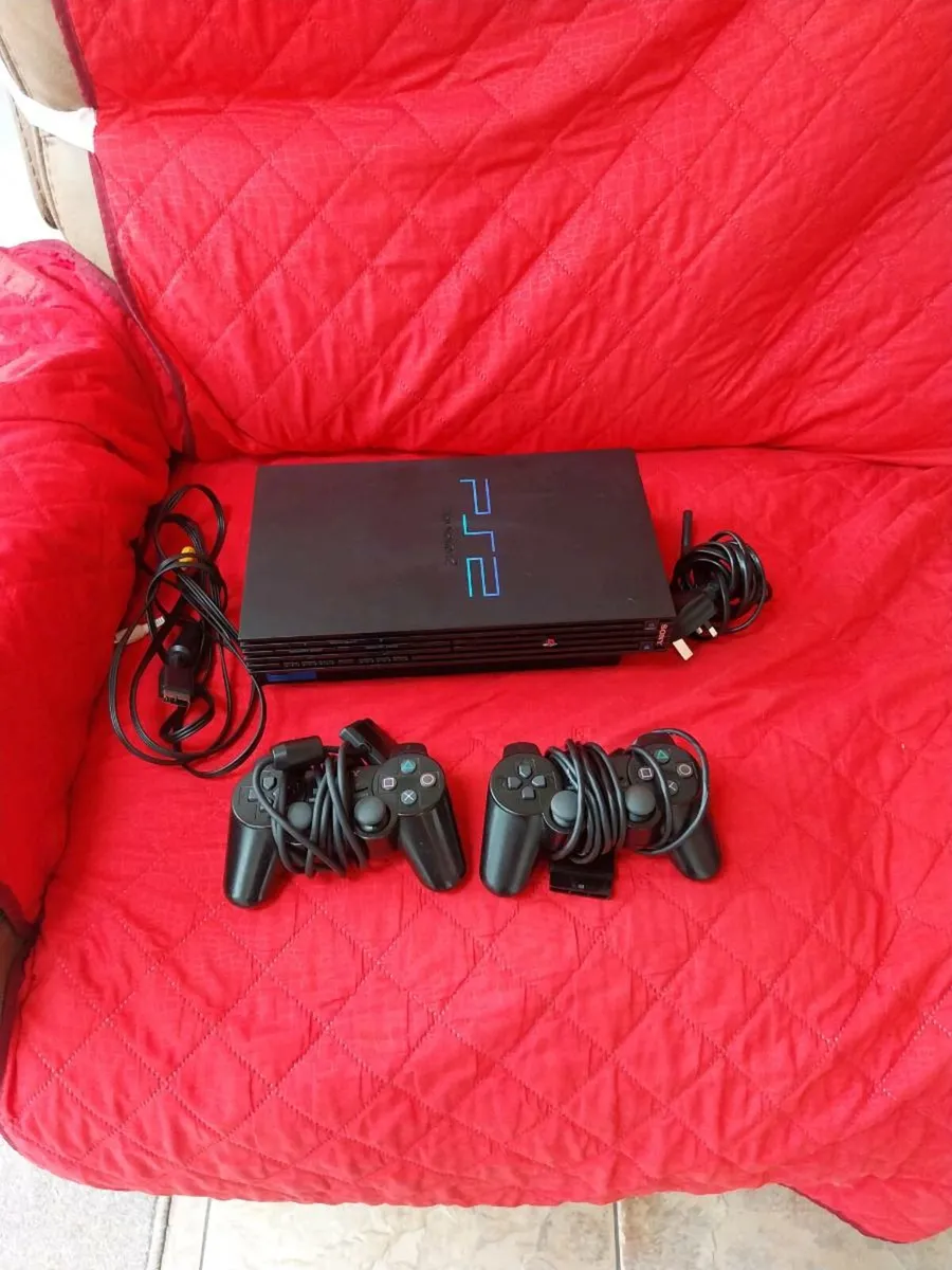 ps2 console + 2 controllers - Image 1