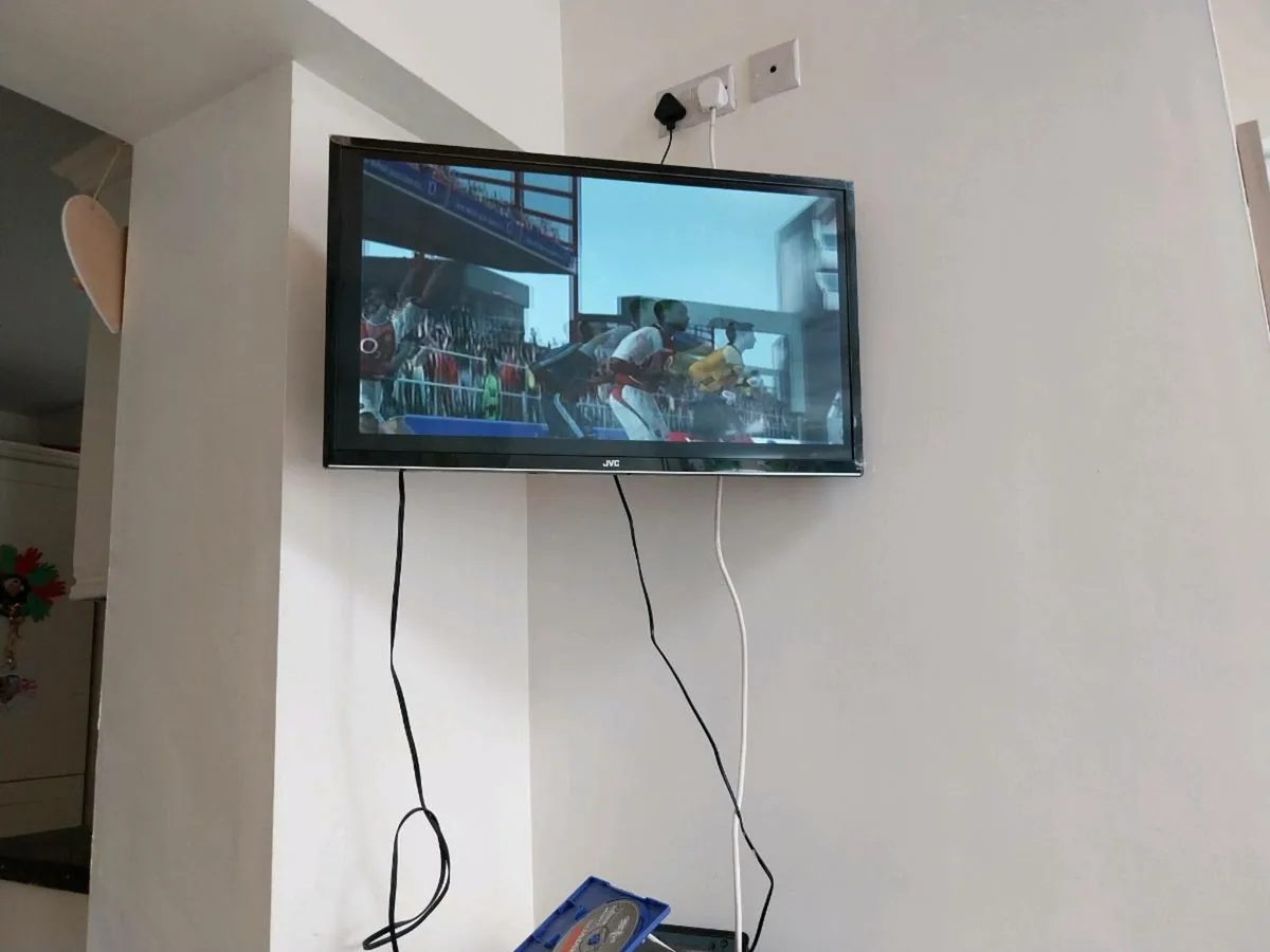 ps2 console + 2 controllers - Image 3