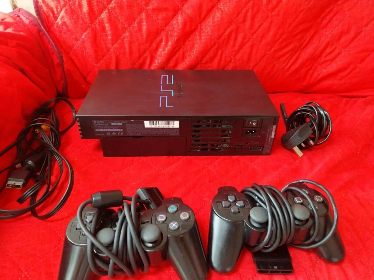 ps2 console + 2 controllers - Image 4