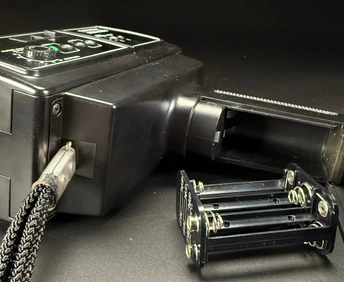 Chinon 256 S XL Directsound Super 8 camera - Image 2