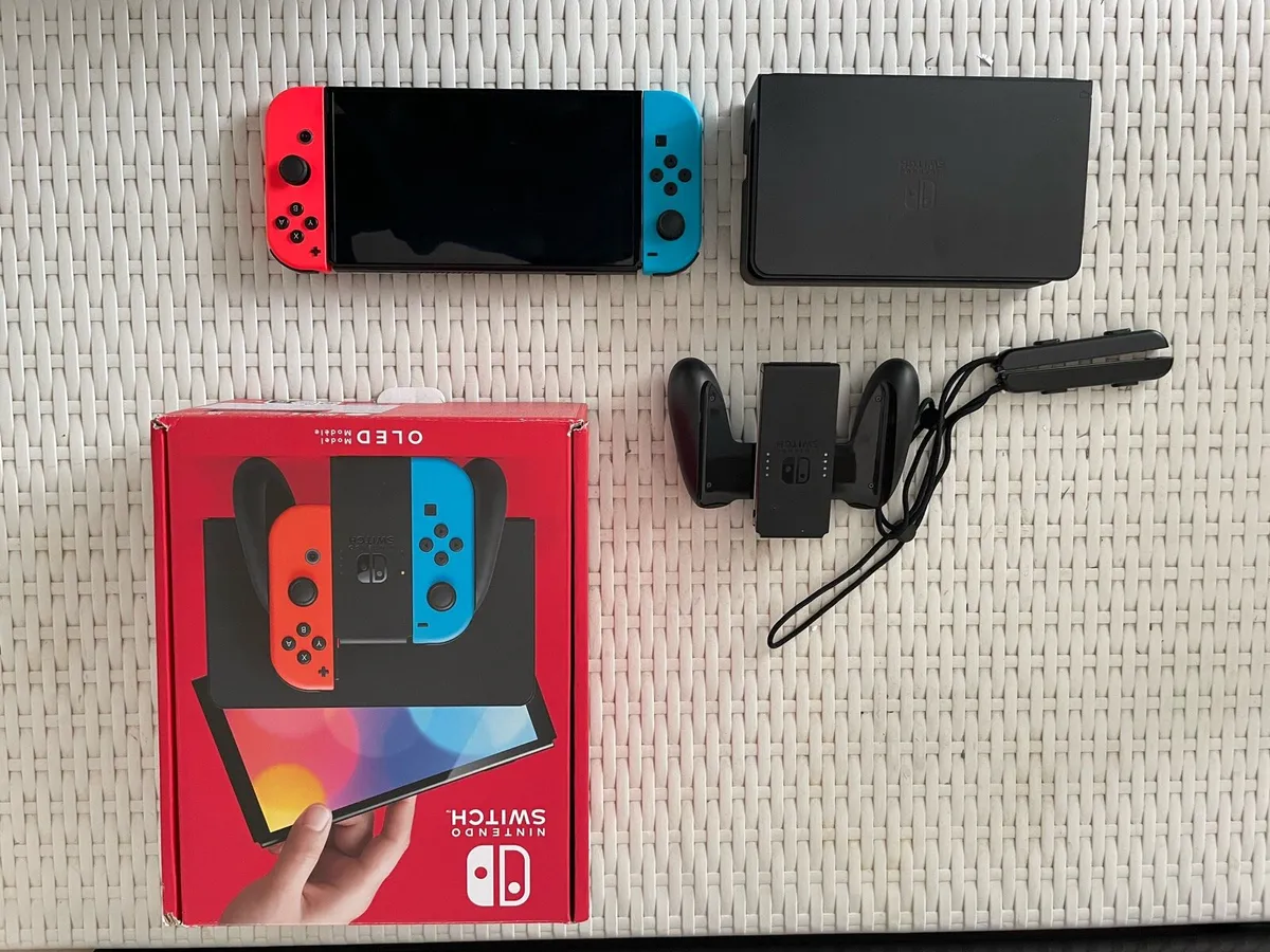 Nintendo Switch Oled + Super Mario Maker 2 - Image 1