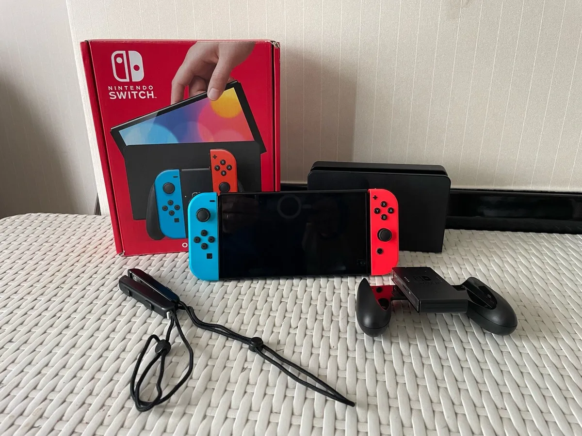 Nintendo Switch Oled + Super Mario Maker 2 - Image 2