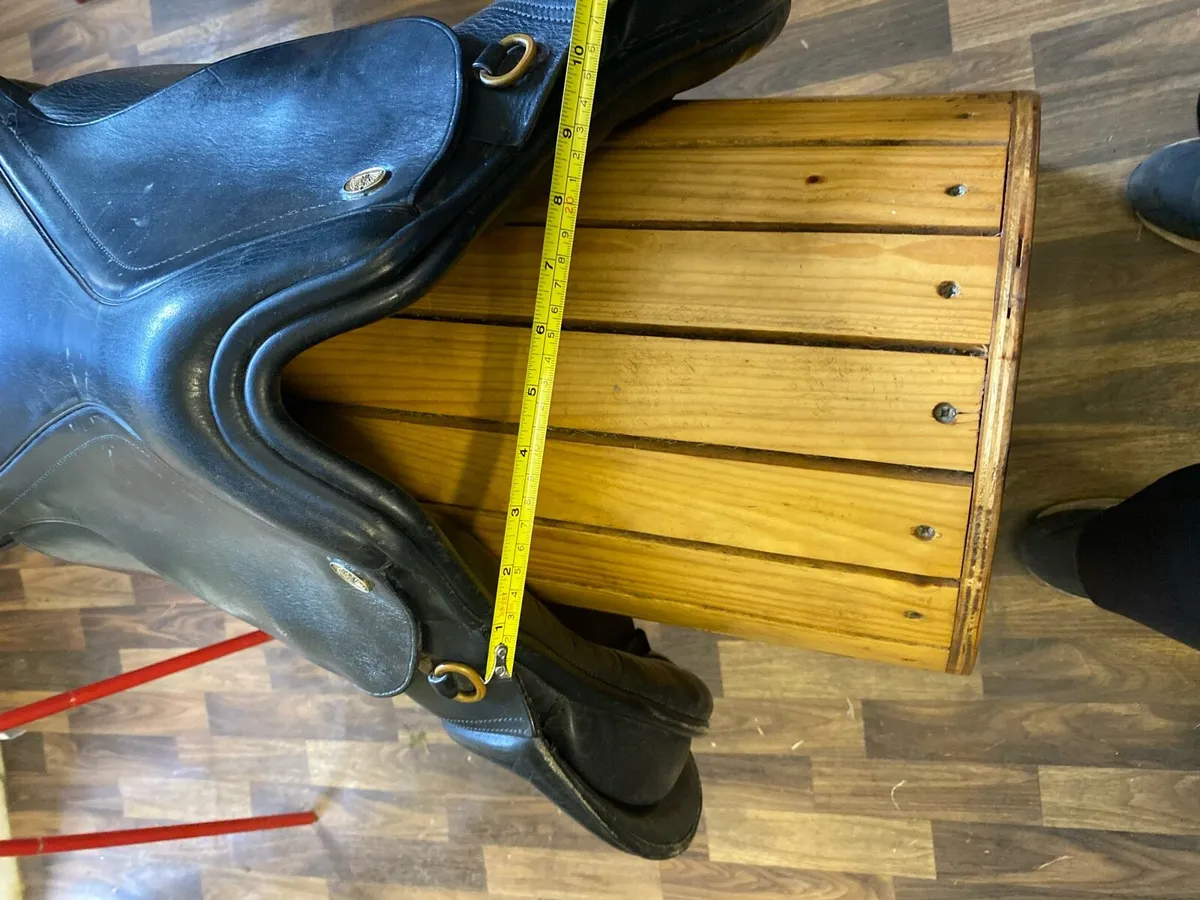 17.5 medium wide black Leather saddle - Image 4