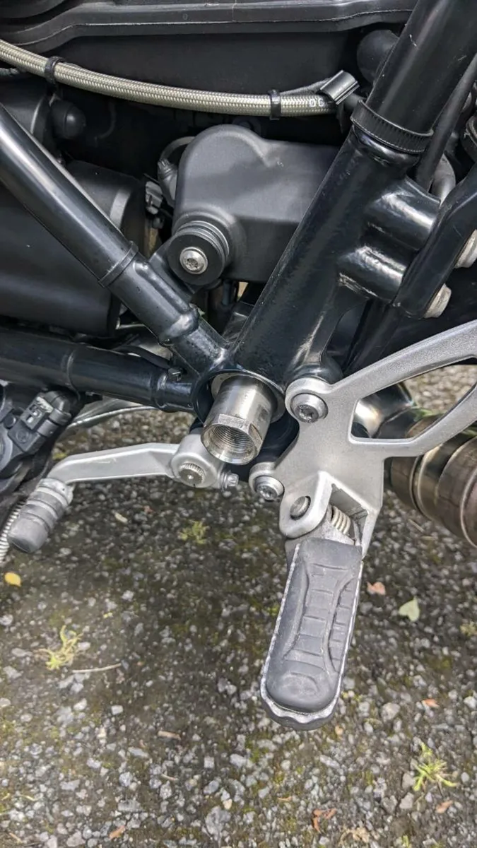 Constands Motorbike Lift with BMW adapter - Image 4