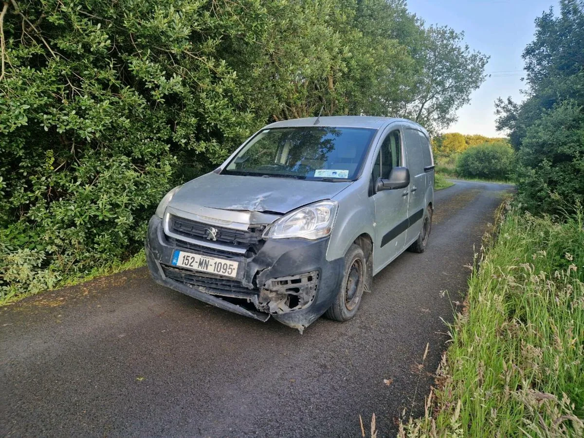 2015 Peugeot Partner with parts - Image 3