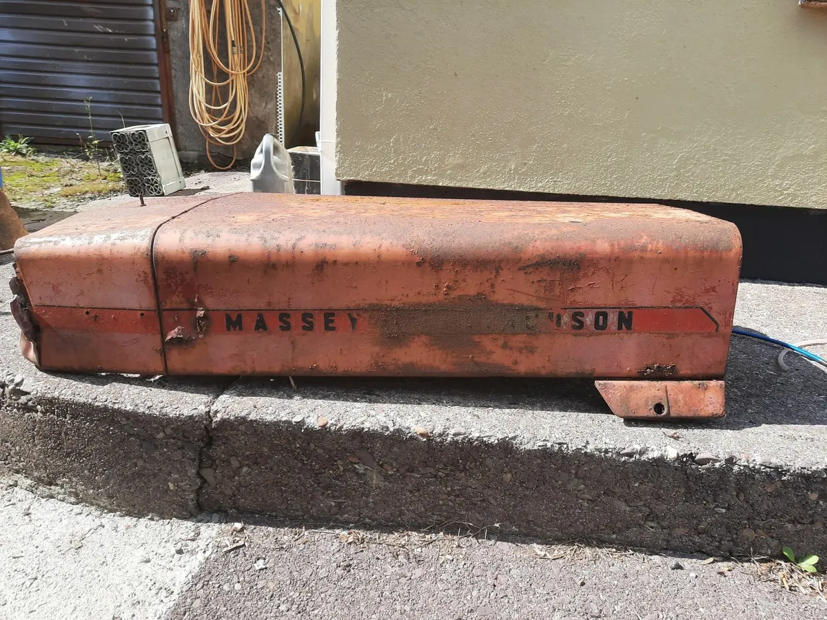 Tractor parts - Image 1