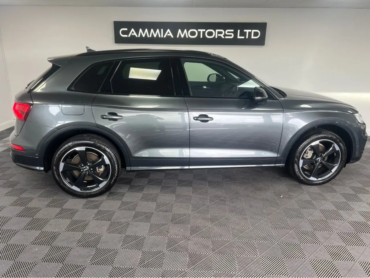 Audi Q5  audi Q5   facelift   dynamic Lights   di - Image 4