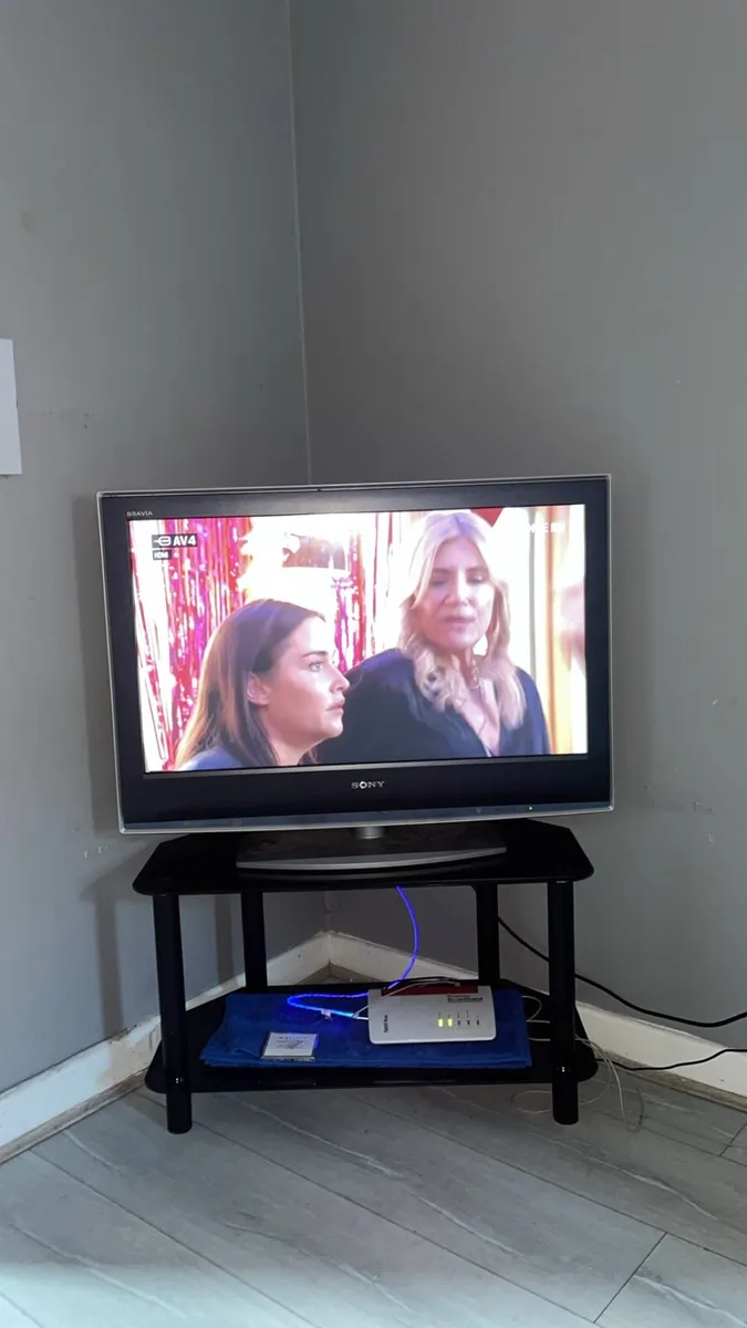 37”SONY TV WITH STAND
