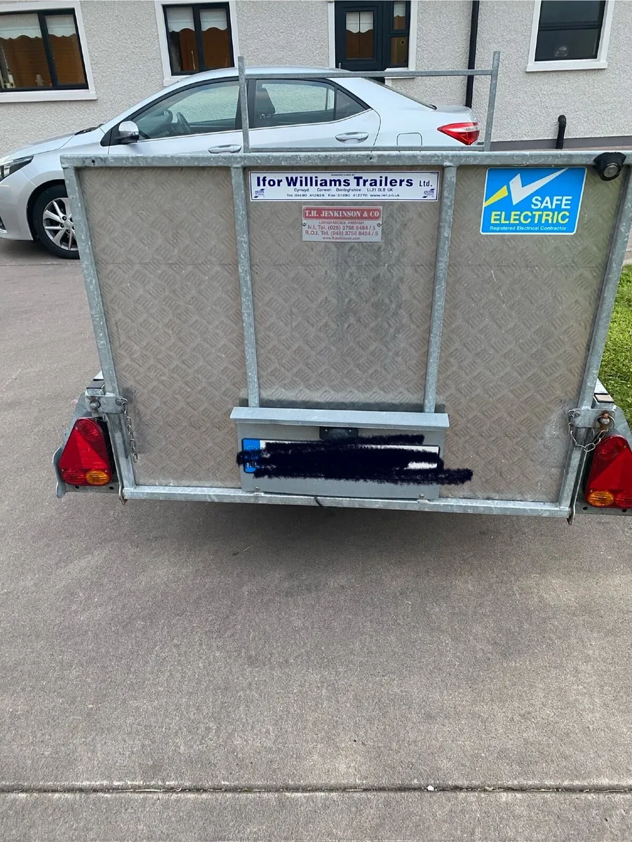 Trailer - Image 1