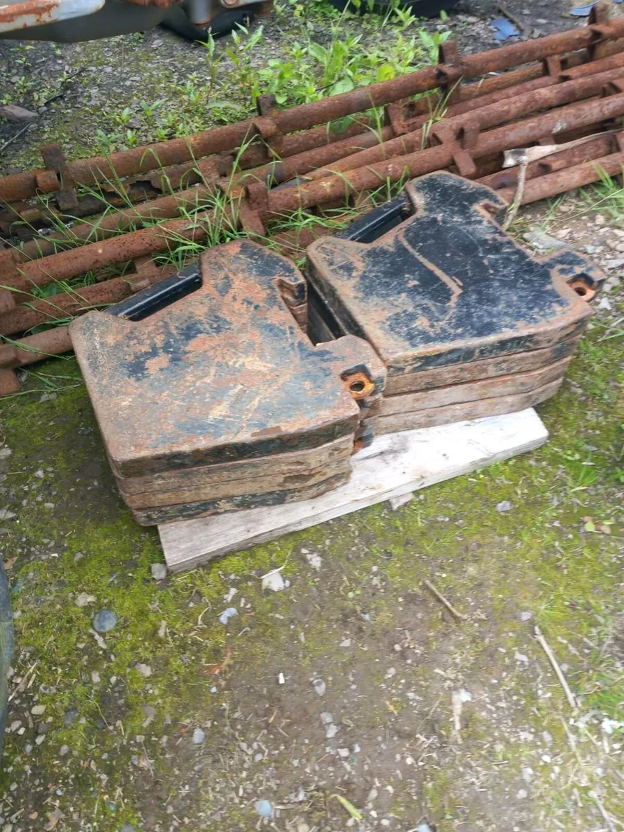 Massey Ferguson,Fiat and New Holland Weights. - Image 3