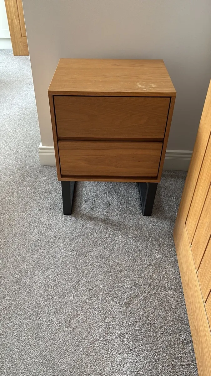 4ft wooden bed frame with matching locker - Image 4