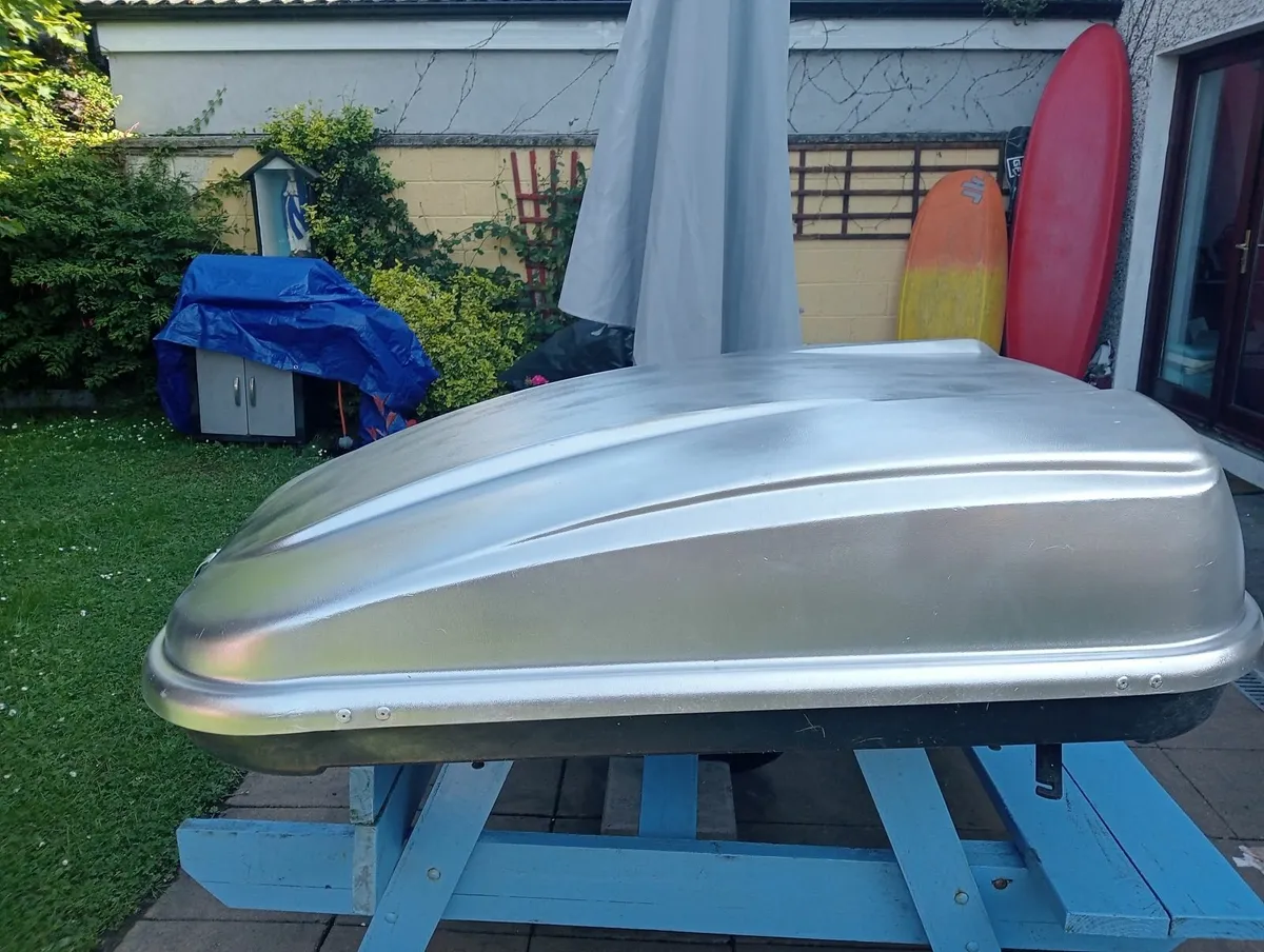 Roof box - Image 1
