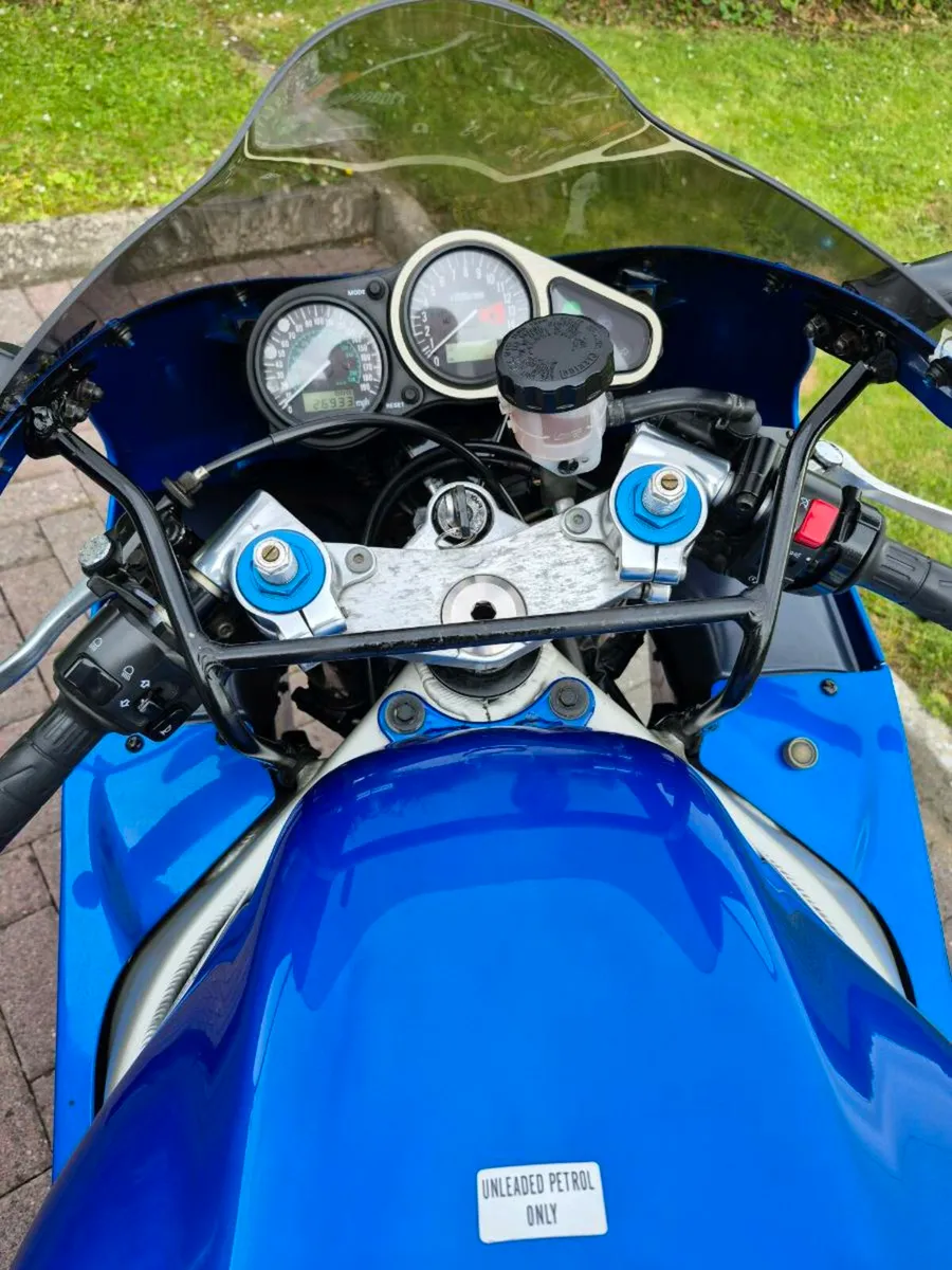 Kawasaki ZX9R - Image 3