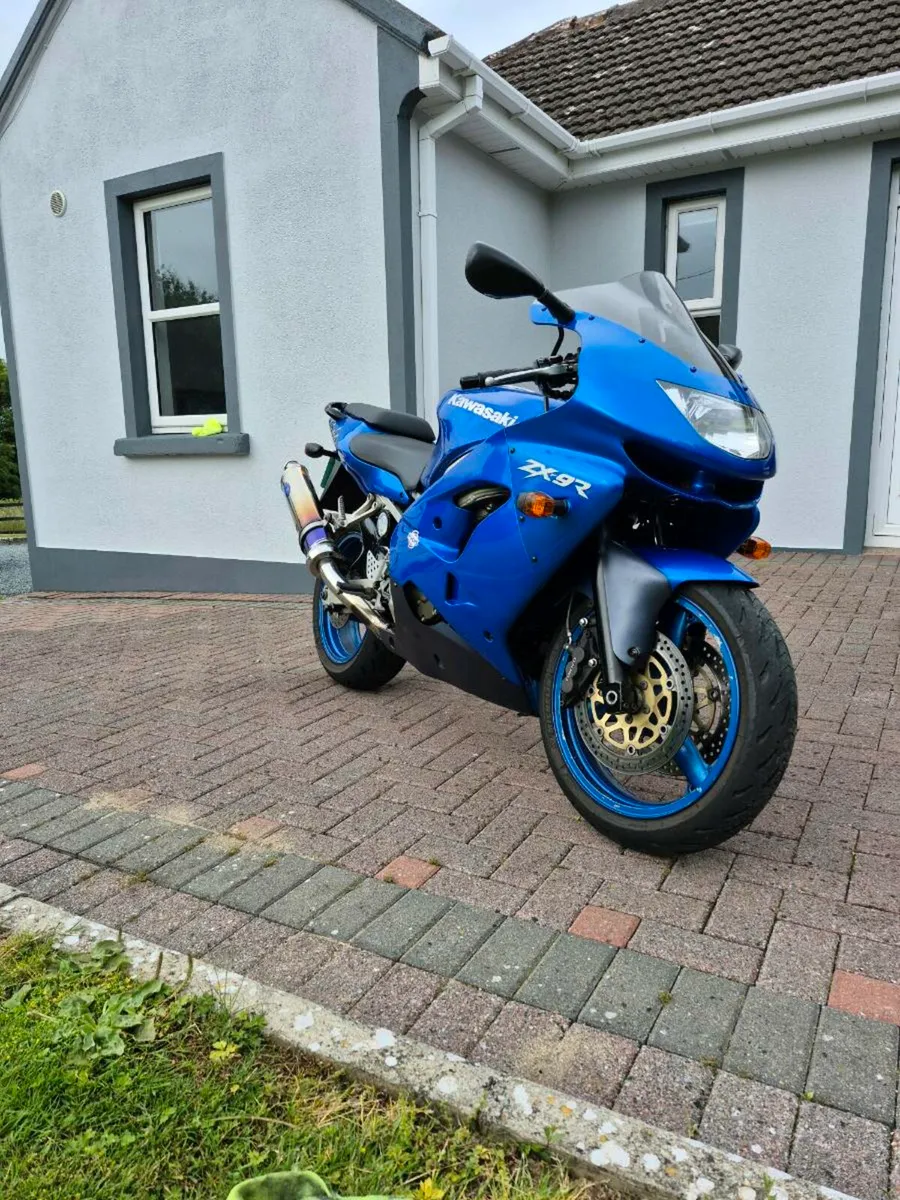Kawasaki ZX9R - Image 1