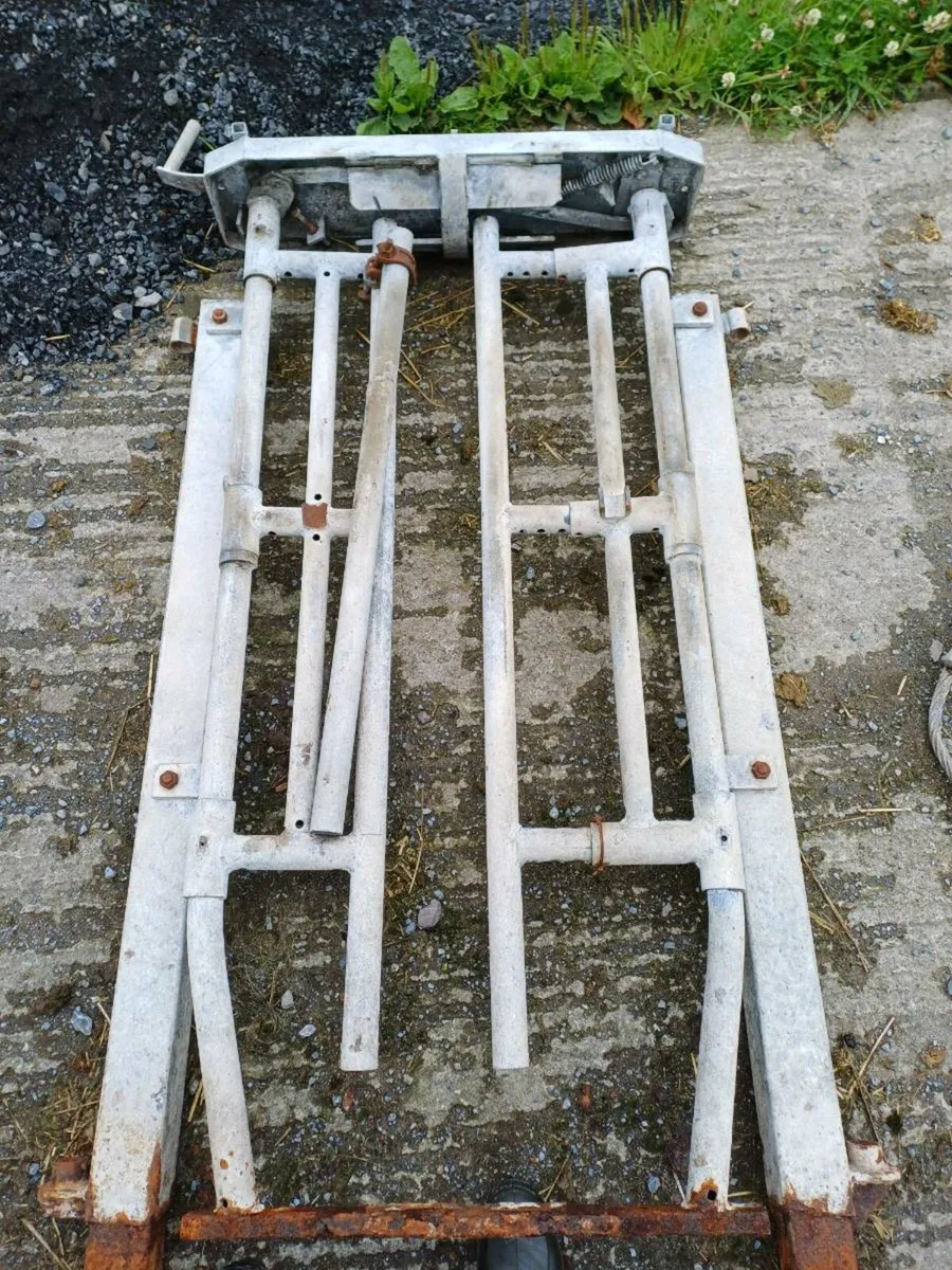 Crush gate