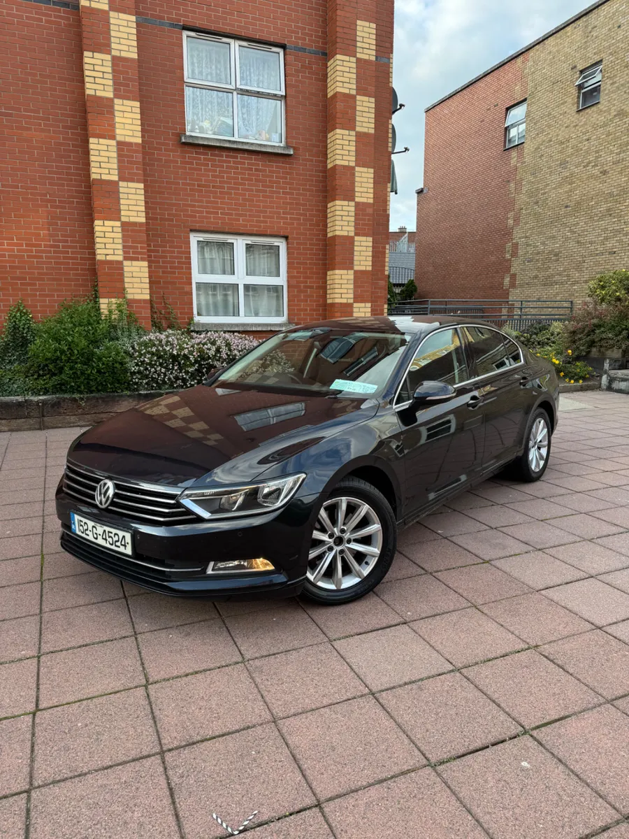 Volkswagen Passat 2015 - Image 2