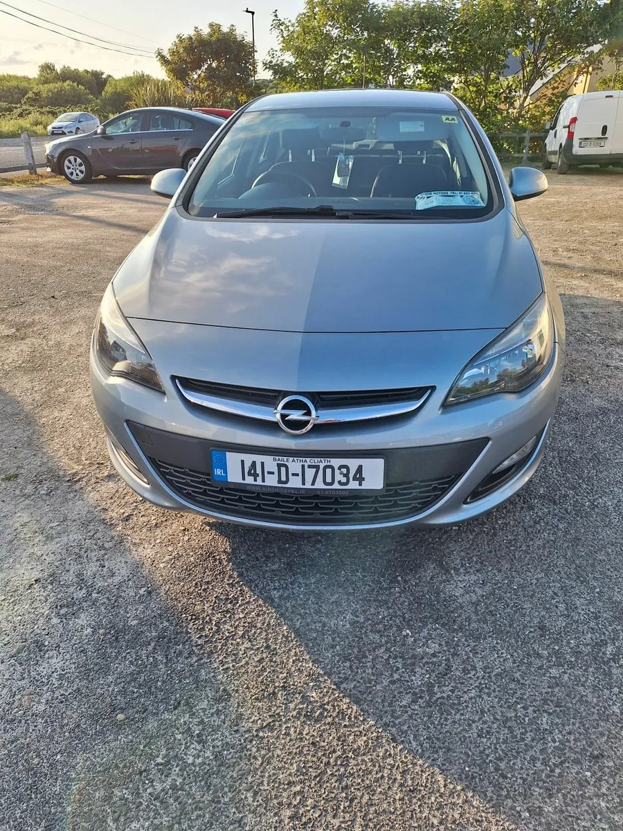 Opel Astra 2014 - Image 1