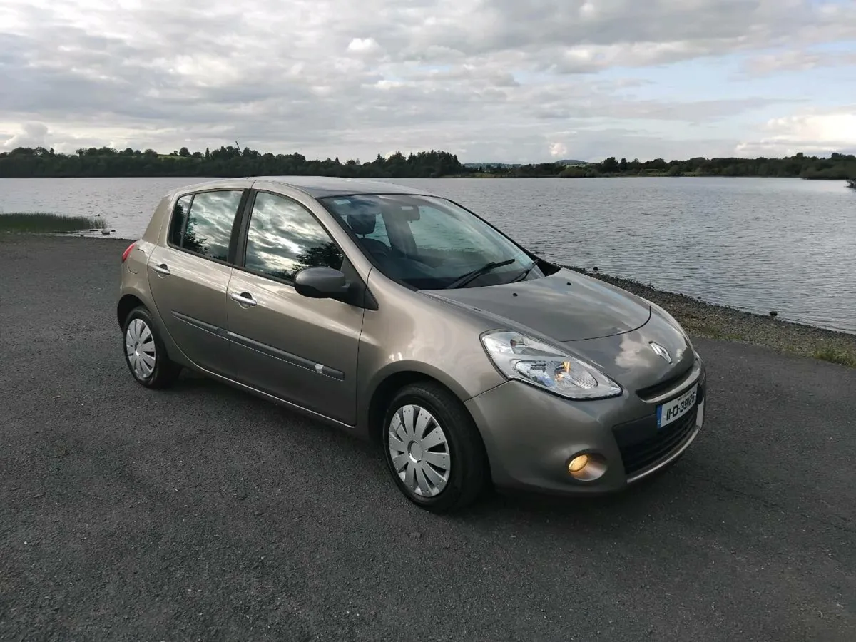 🚘🚘2011 Renault Clio🚘🚘 - Image 1