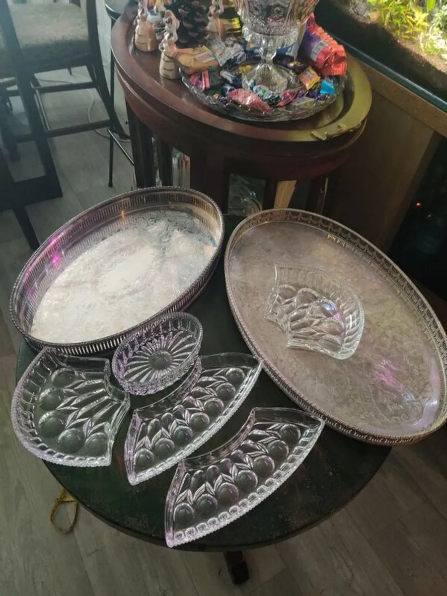 2 Viners Of Sheffield Serving Trays - Image 1
