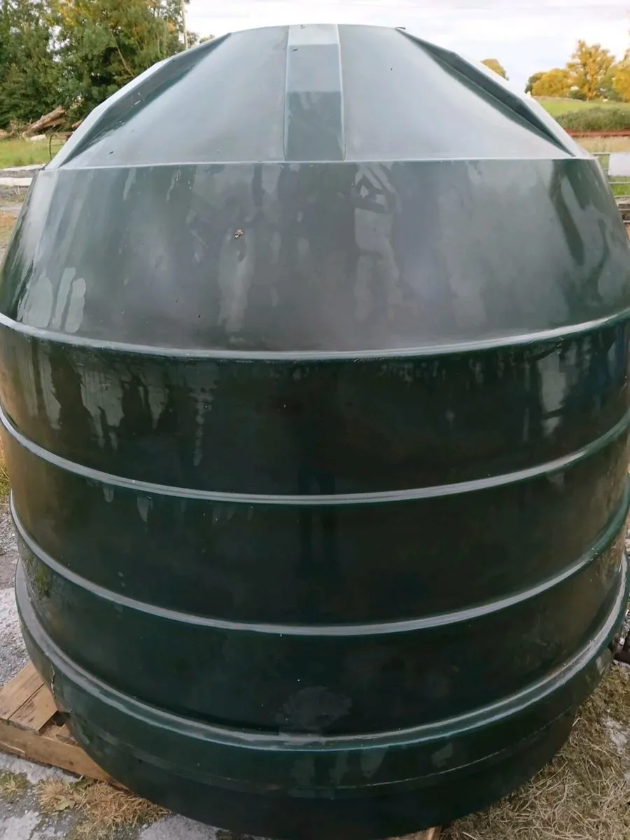 Oil tanks - Image 1