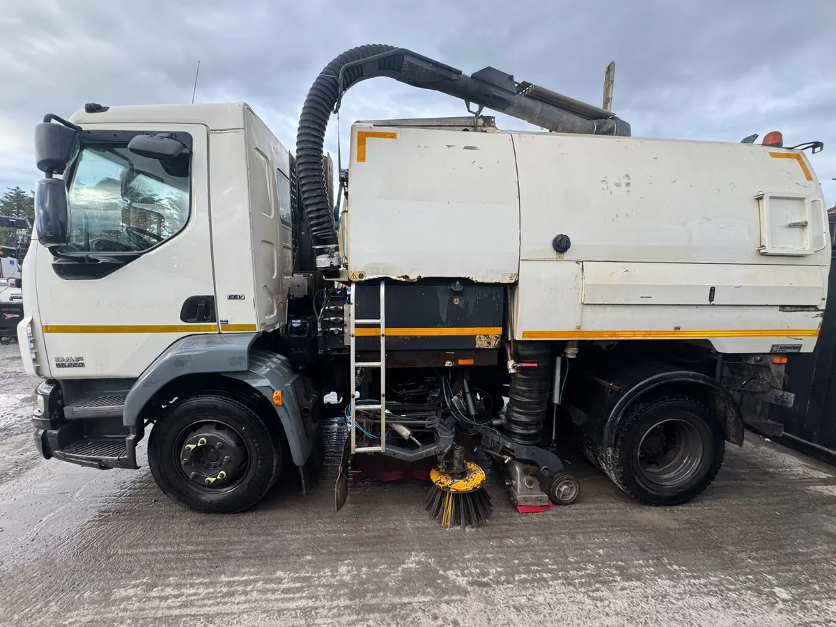 DAF Johnston Sweeper - Image 3