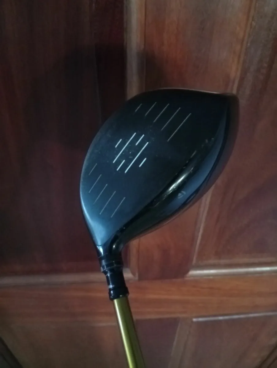 TaylorMade R9 SuperTri 10.5 Degree Driver - Image 1