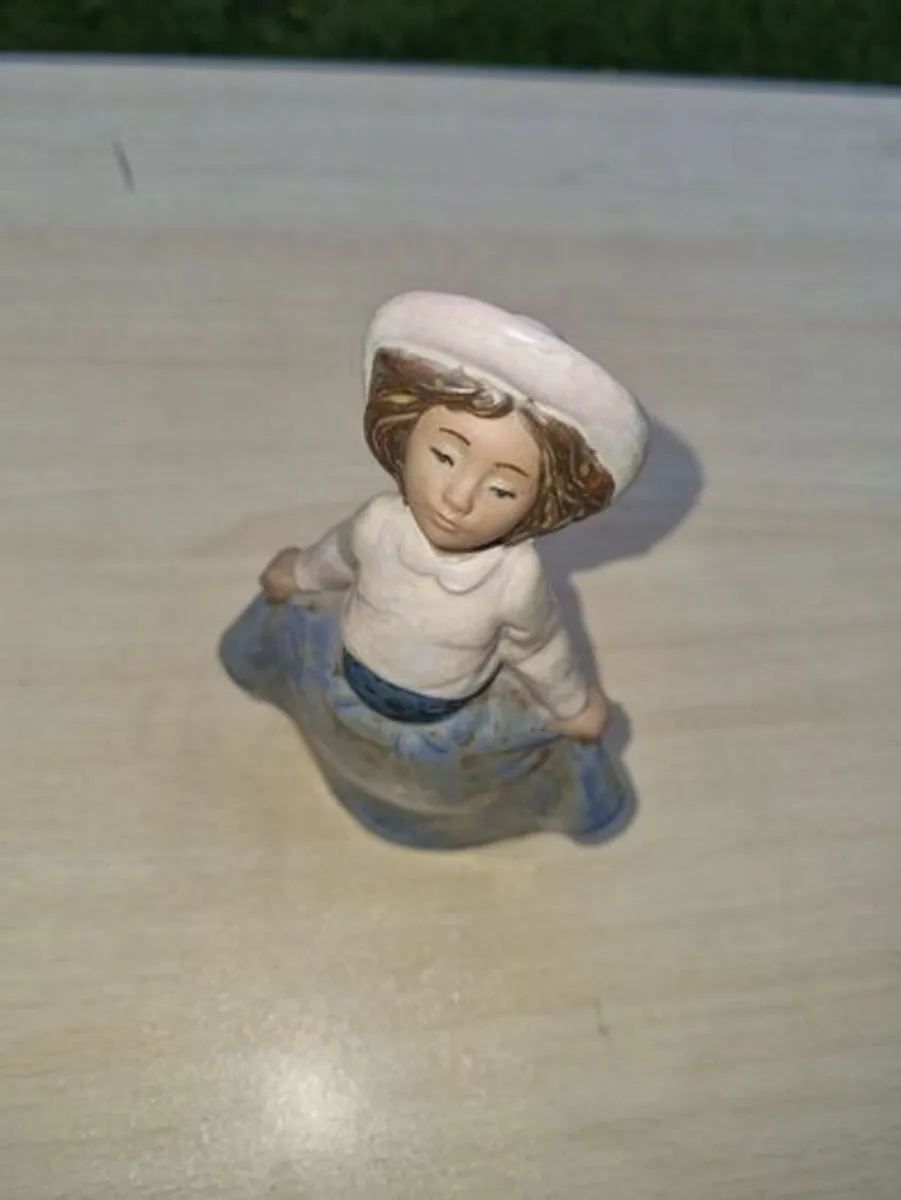 Vintage NAO by Lladro 1987 Girl Figurine - Image 4