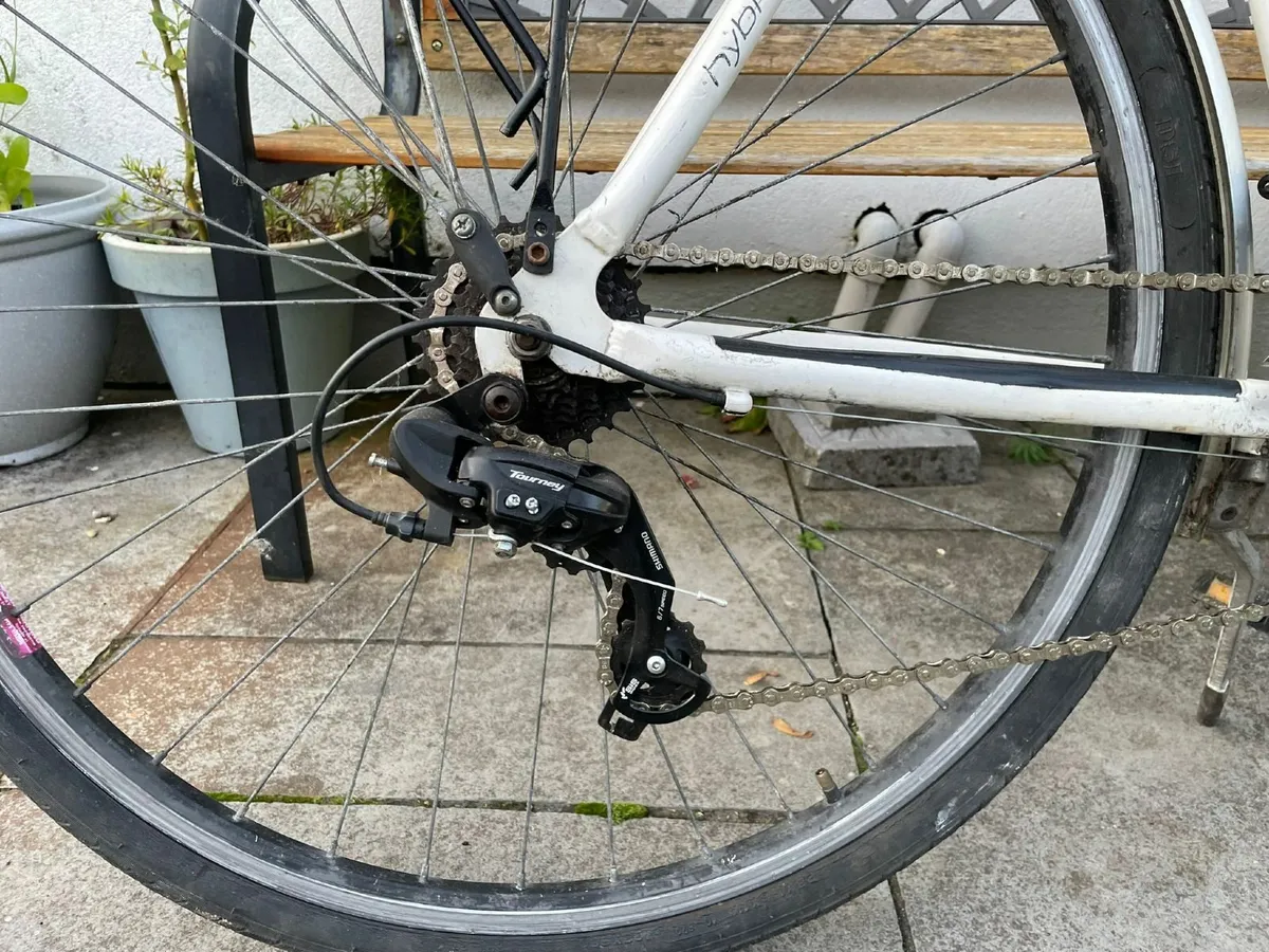 Touring, hybrid Bicycle - Image 2