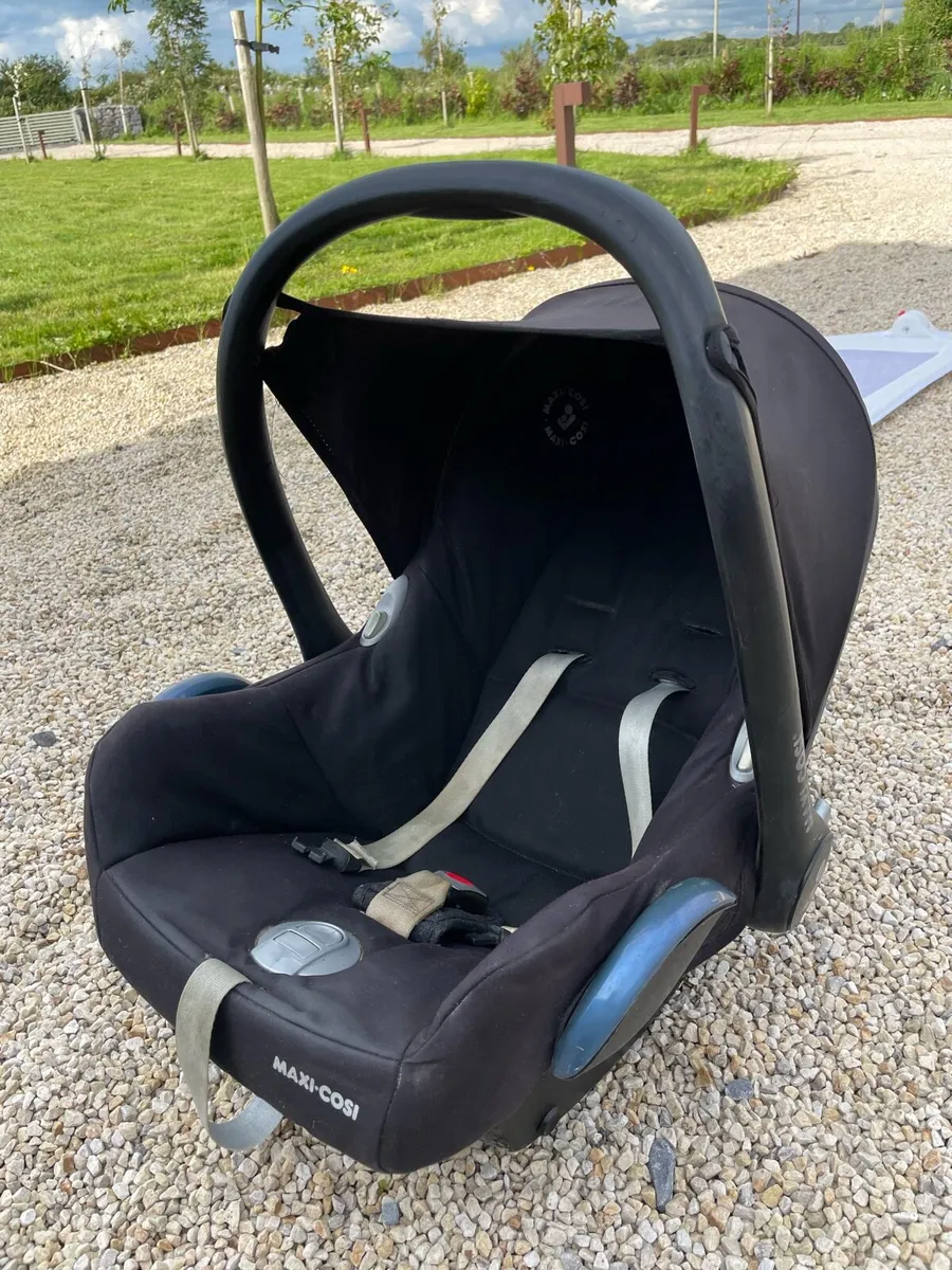 Maxi cosy and isofix bundle - Image 2