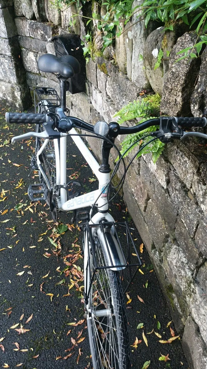 Touring, hybrid Bicycle - Image 3