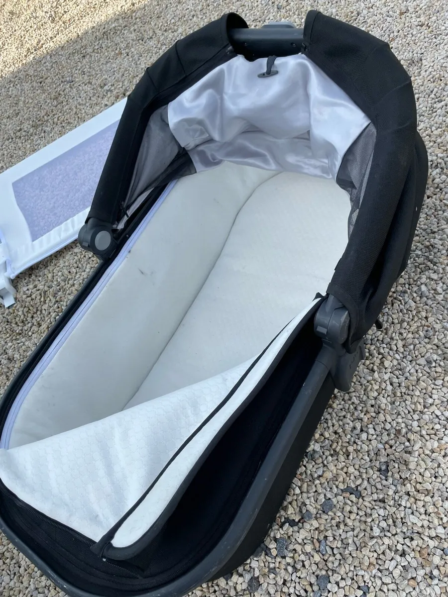 Vista uppababy Jake cot - Image 3