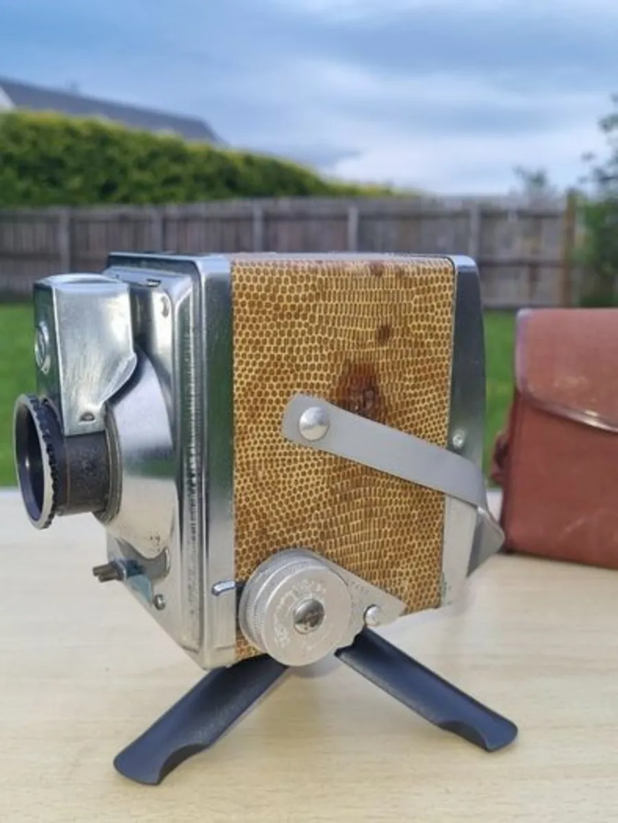 Hunter Gilbert Box Type 120 Roll Film Camera - Image 3