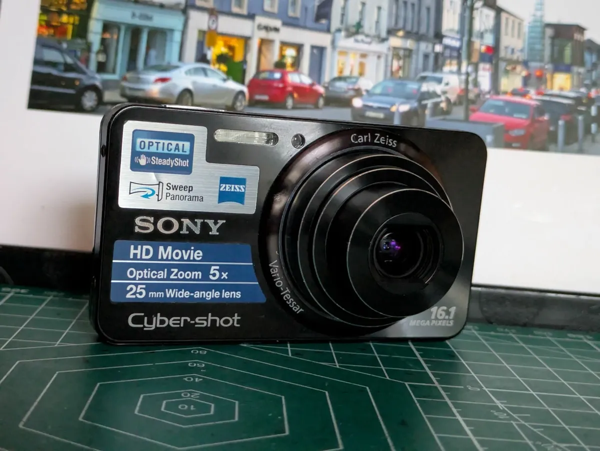 Sony W570 CCD🌈 camera Carl Zeiss Vario-Tessar💥 - Image 1