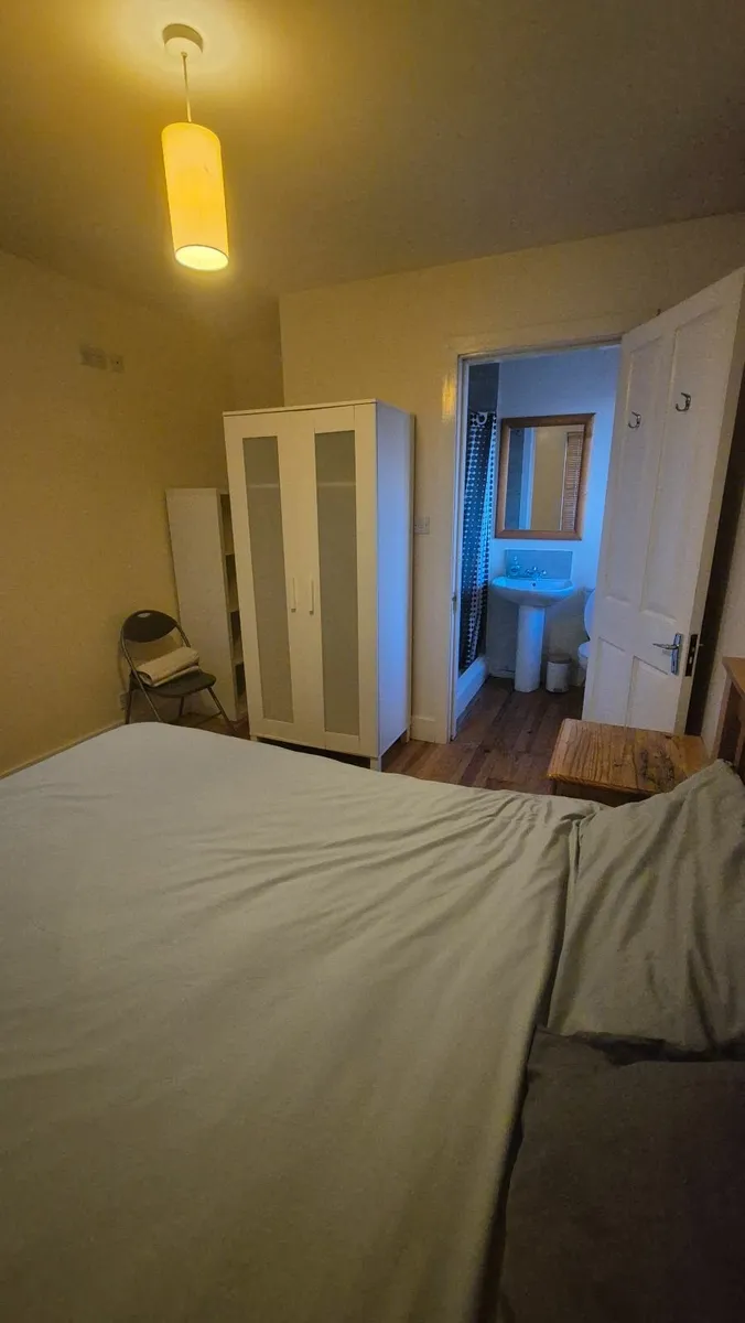 Double Room to Rent (ensuite) - Image 3