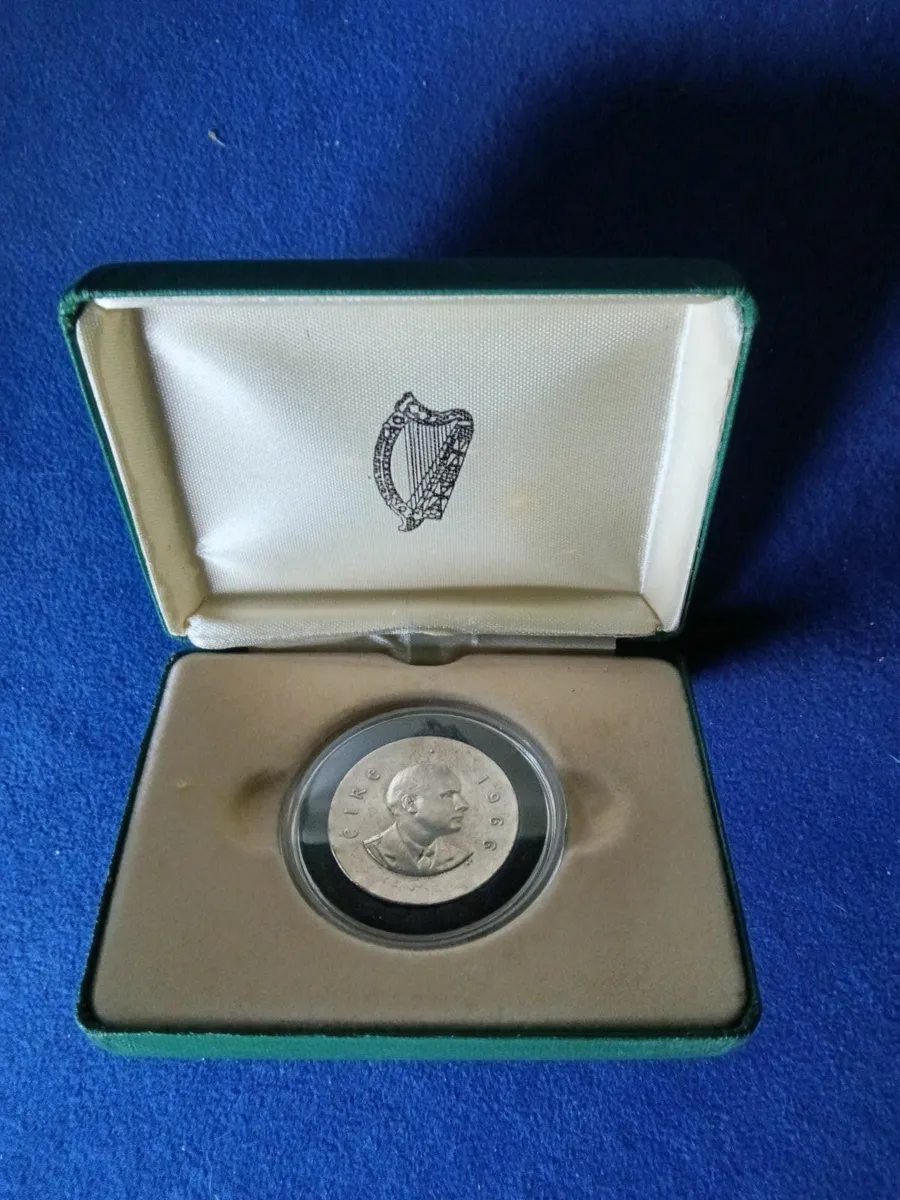 1966 Ten Shillings Coin - Image 3