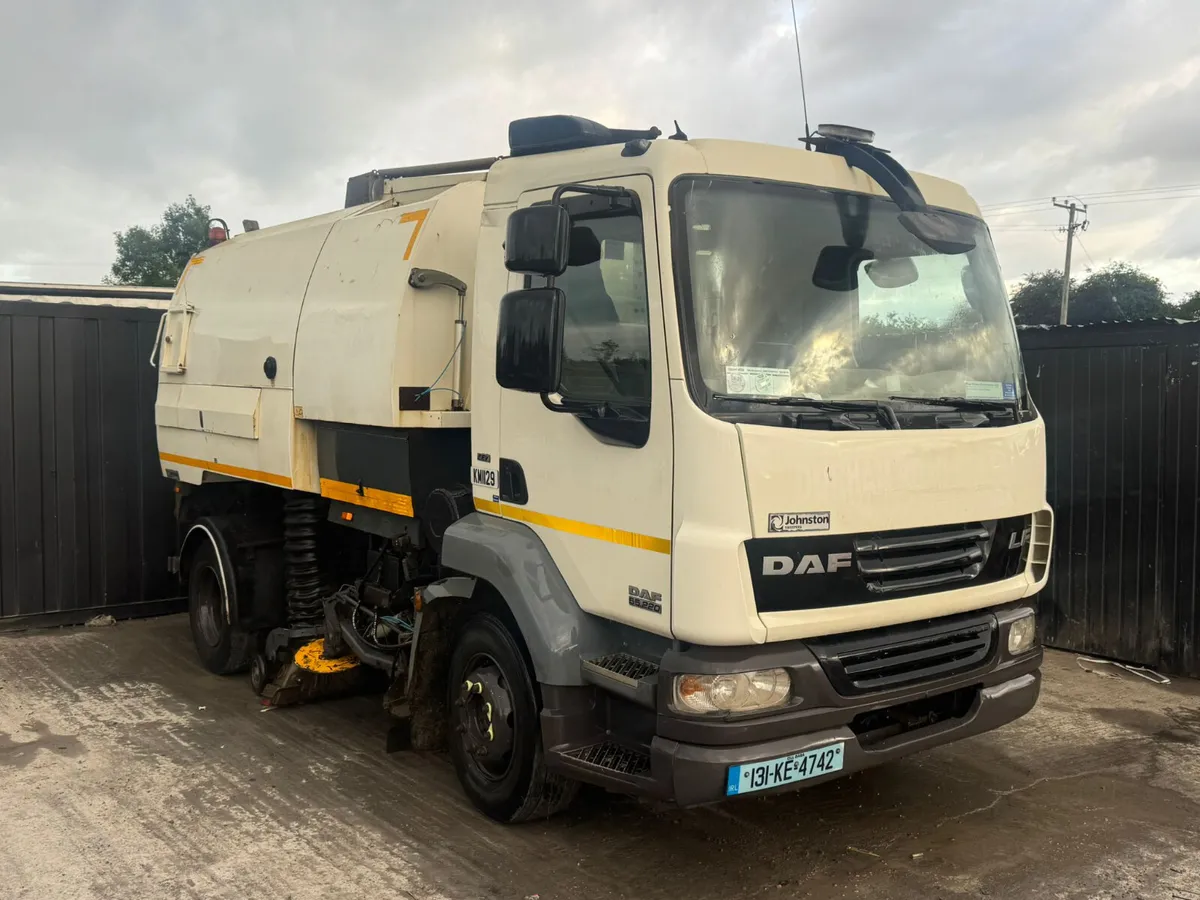 Daf LF Johnston Sweeper - Image 1