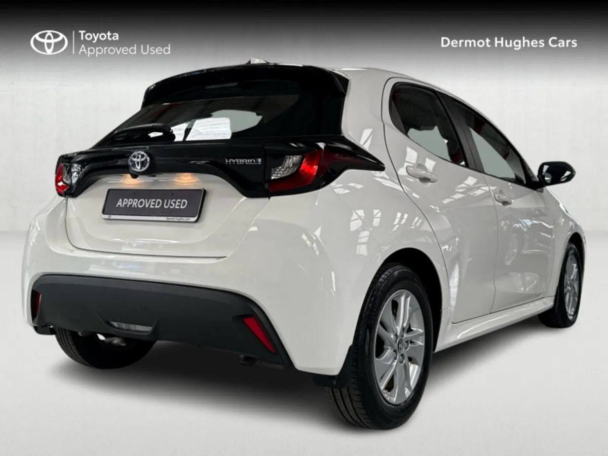Toyota Yaris 1.5 HYBRID LUNA 4DR AUTO - Image 2