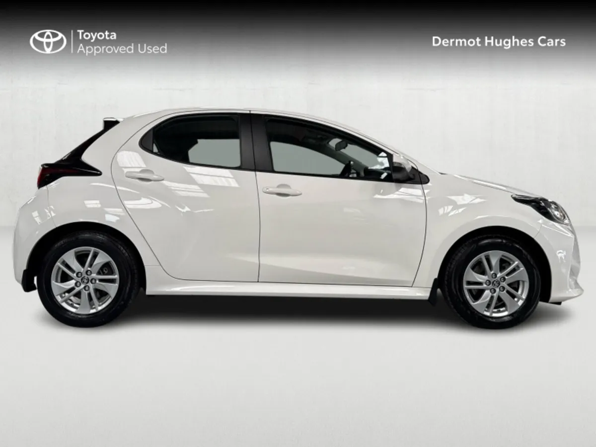 Toyota Yaris 1.5 HYBRID LUNA 4DR AUTO - Image 3