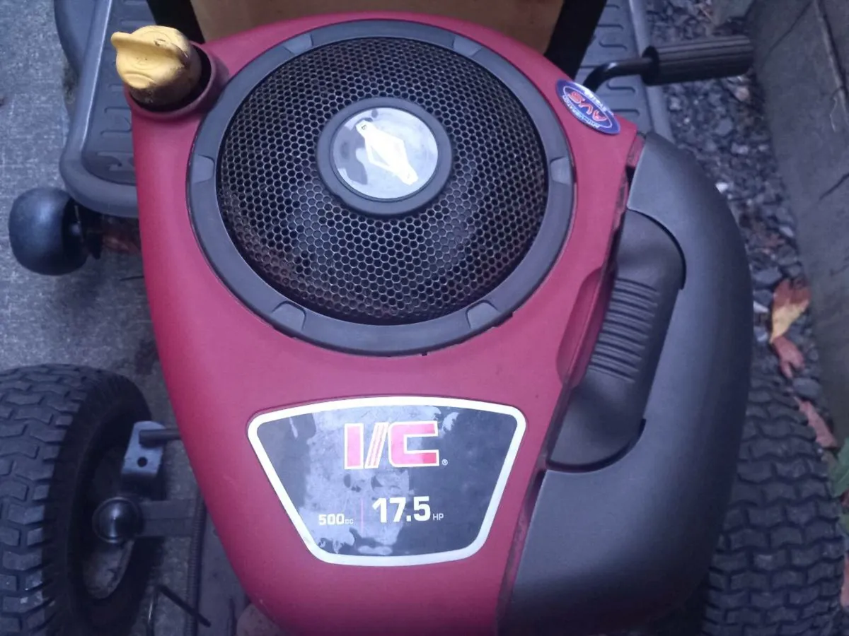 Husqvarna ride on lawnmower - Image 1