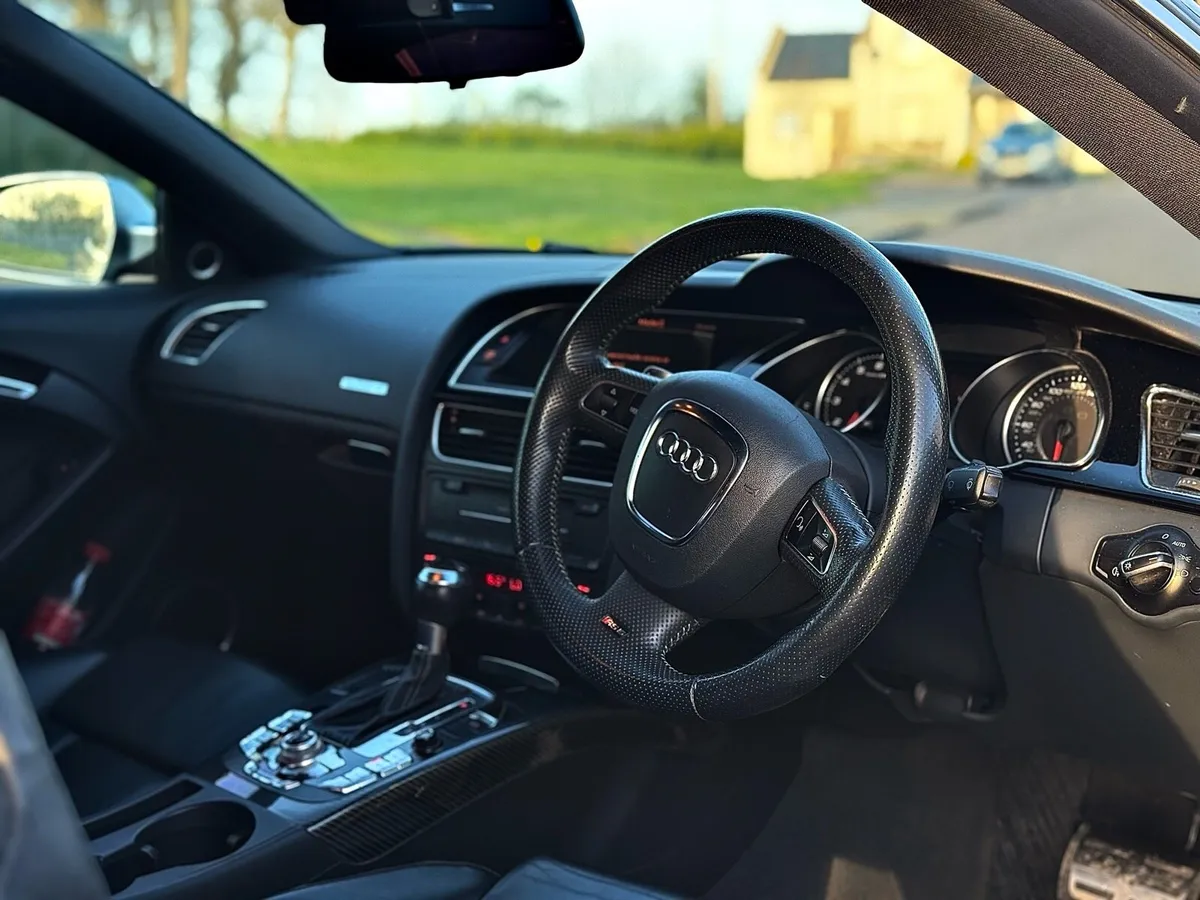 AUDI RS5 2011 - Image 2