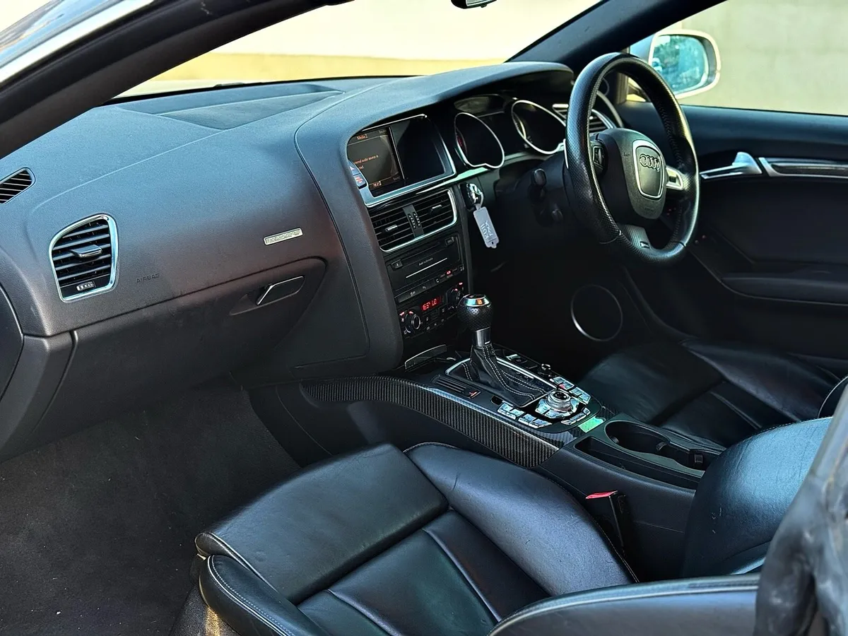 AUDI RS5 2011 - Image 4