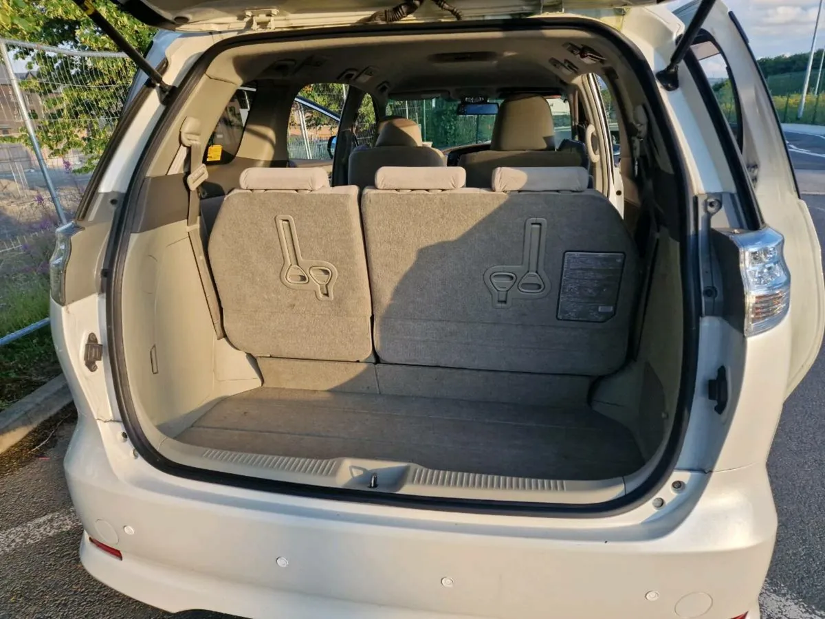 Toyota estima hybrid - Image 4