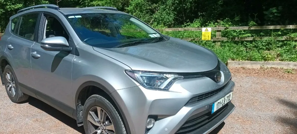 TOYOTA RAV4 2017 LOW MILEAGE 40884 km - Image 2